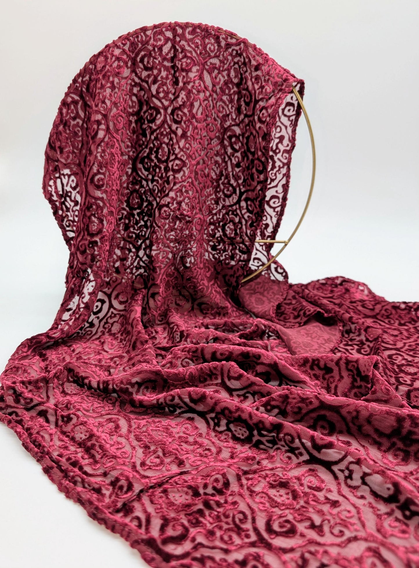 Stilvoller Samtschal Seiden-Chiffon mit Barockornamentmuster aus Samt (144x42 cm)