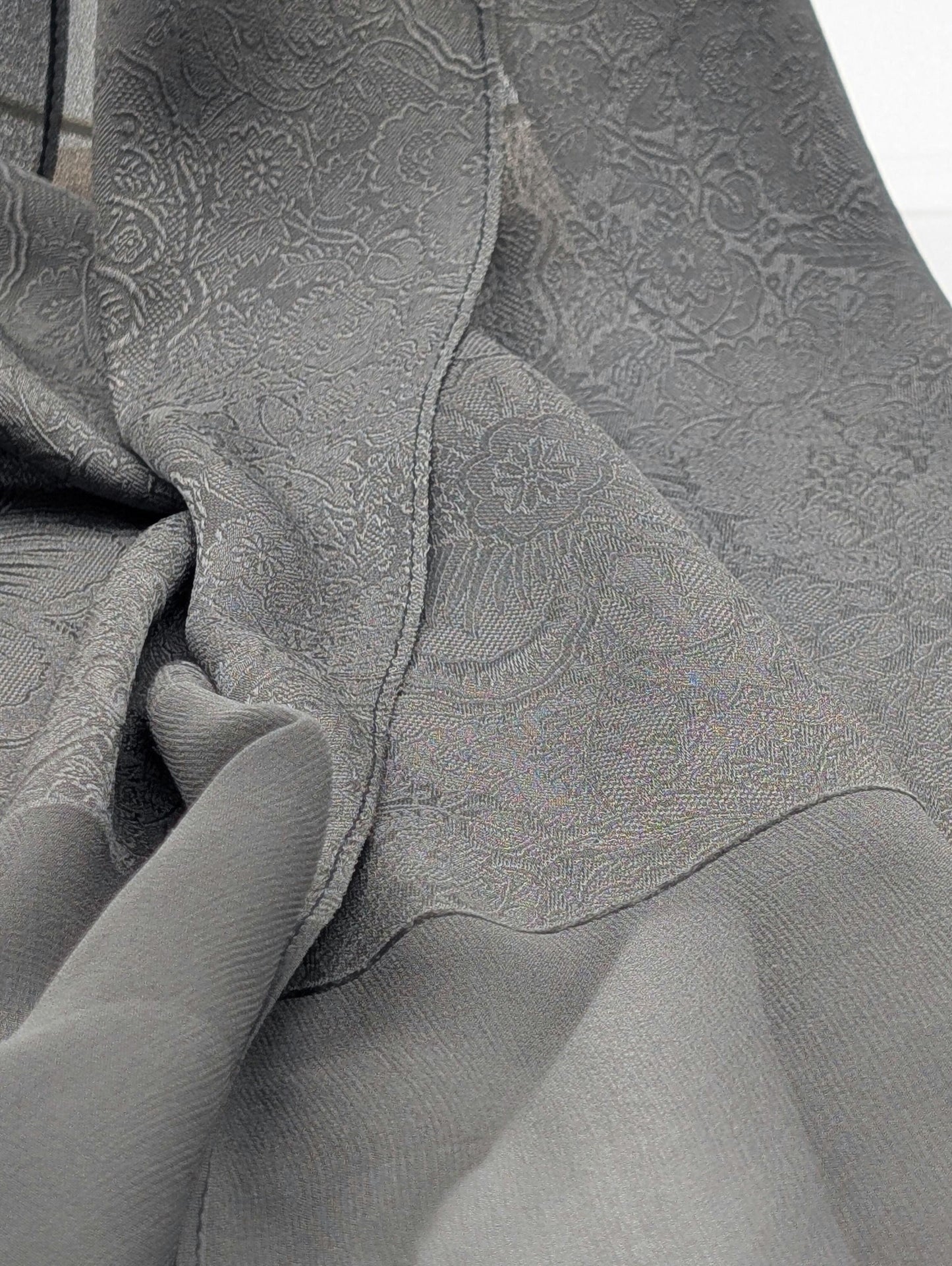 Eleganter Seidenschal mit Ton-in-Ton-Jacquard Paisleymuster- 100% Seide - 174cm x 29cm