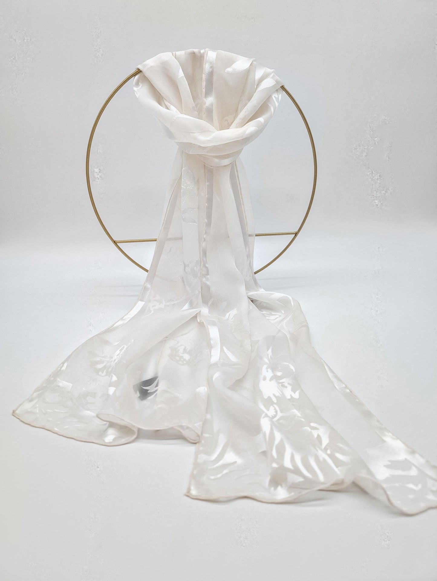 Damen Seidenschal mit eleganten Blumenmuster aus Satin - 155cm x 34cm