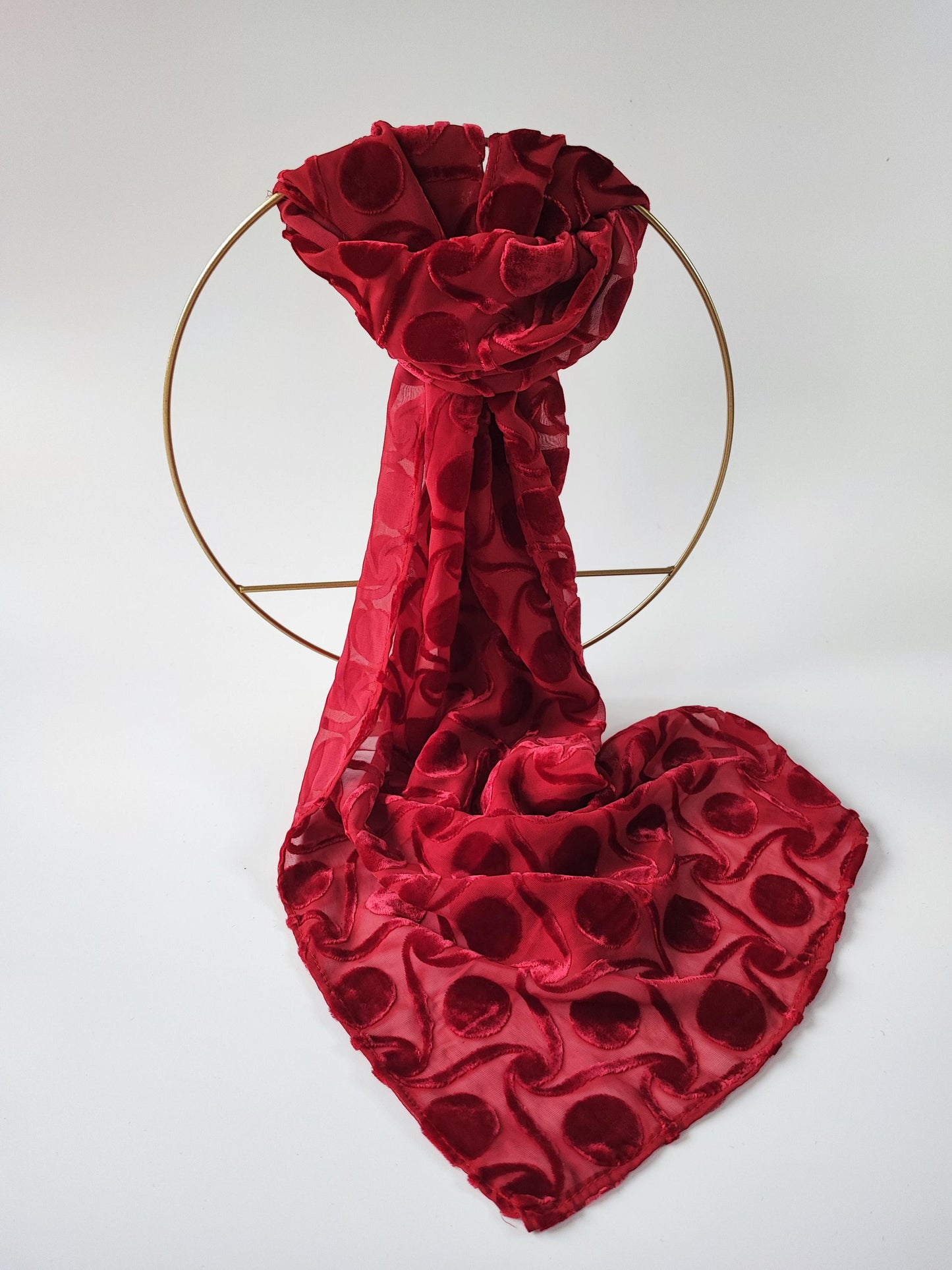 Geschmeidiger Schal mit kunstvolle Wellen und samtige Kreise, 144cm x 36cm