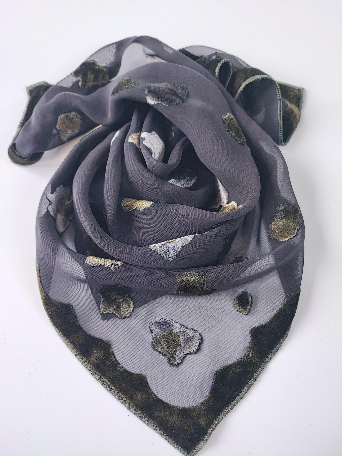 Sanftes Nickituch mit wunderschöner Blumen-Ausbrennermuster, ideal für Herbst und Frühling, 53cm x 53cm