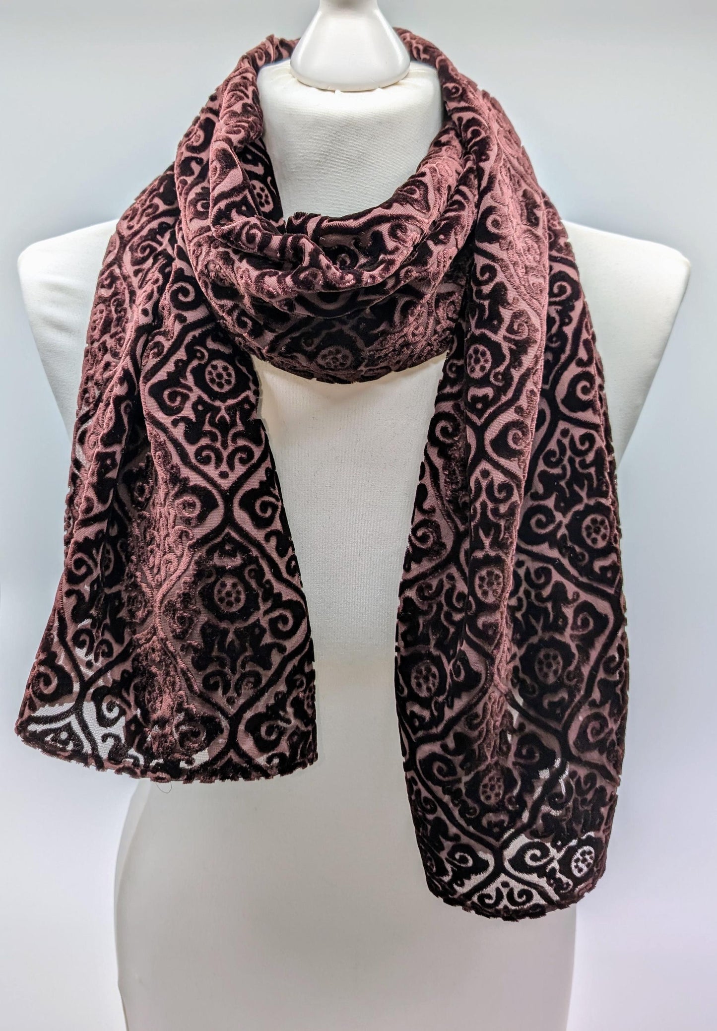 Stilvoller Samtschal Seiden-Chiffon mit Barockornamentmuster aus Samt (144x42 cm)