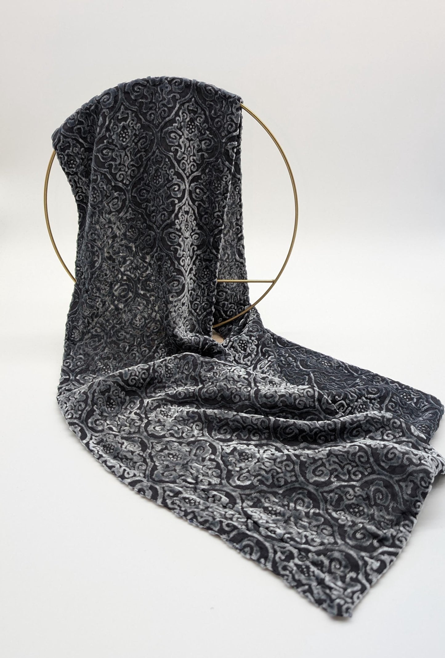 Stilvoller Samtschal Seiden-Chiffon mit Barockornamentmuster aus Samt, Doppelschichtig (144x21 cm)