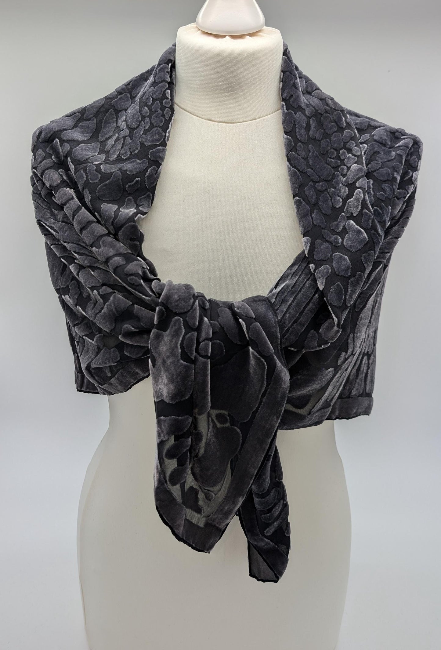 Tuch aus Samt und Seide mit zeitlosen Leoparden-Muster – 102x102cm, Luxus-Mix aus Viskose und Seide