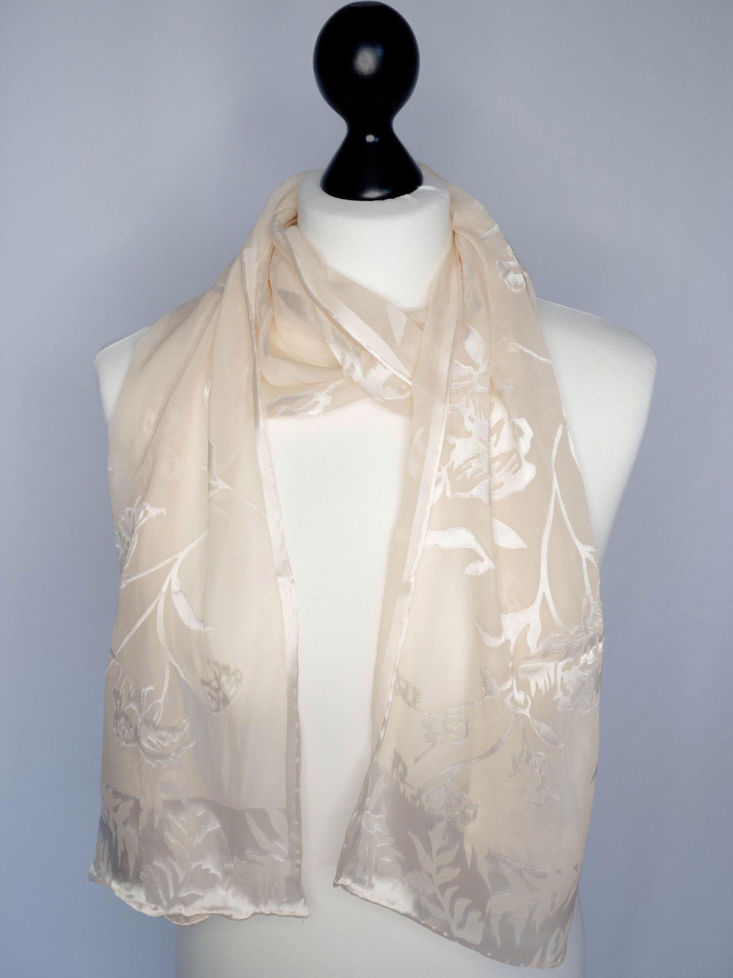 Damen Seidenschal mit eleganten Blumenmuster aus Satin - 155cm x 34cm