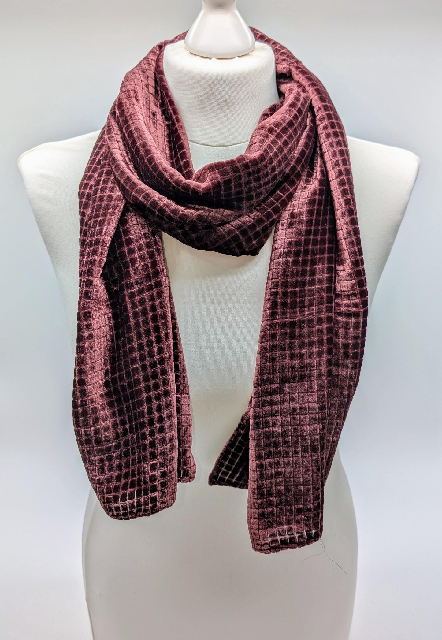 Stilvoller Samtschal Seiden-Chiffon mit Minikaromuster aus Samt (120x44 cm)