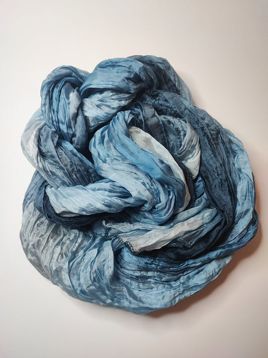 Crash-Schal aus 100% Seide mit zarten Farbverlauf