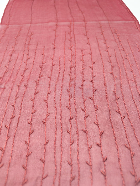 Chiffonschal mit abstrakte Stickerei in Rankenmuster