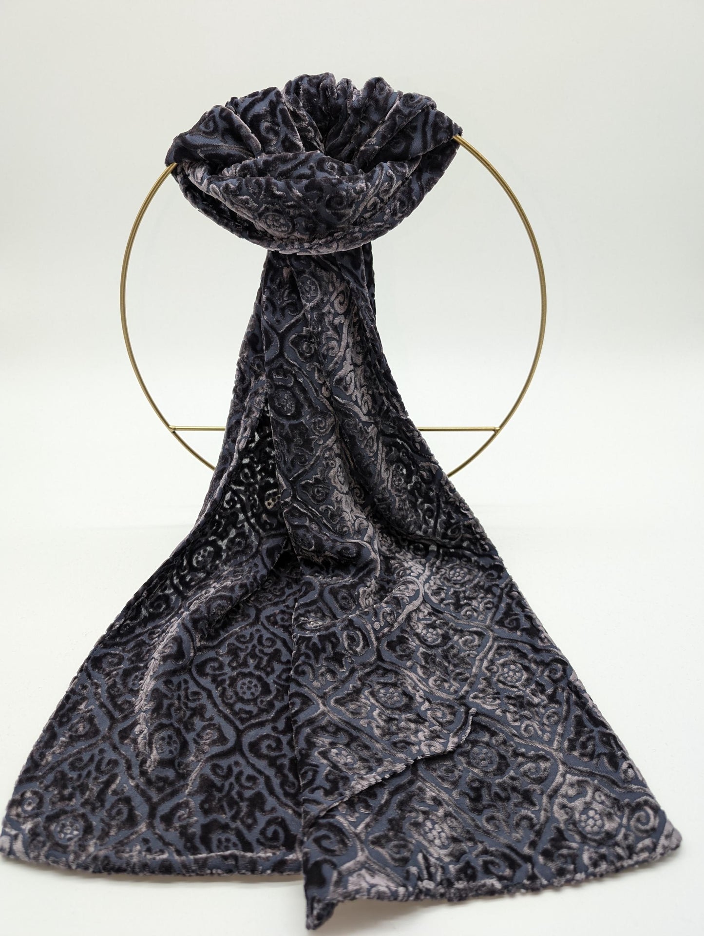Stilvoller Samtschal Seiden-Chiffon mit Barockornamentmuster aus Samt, Doppelschichtig (144x21 cm)