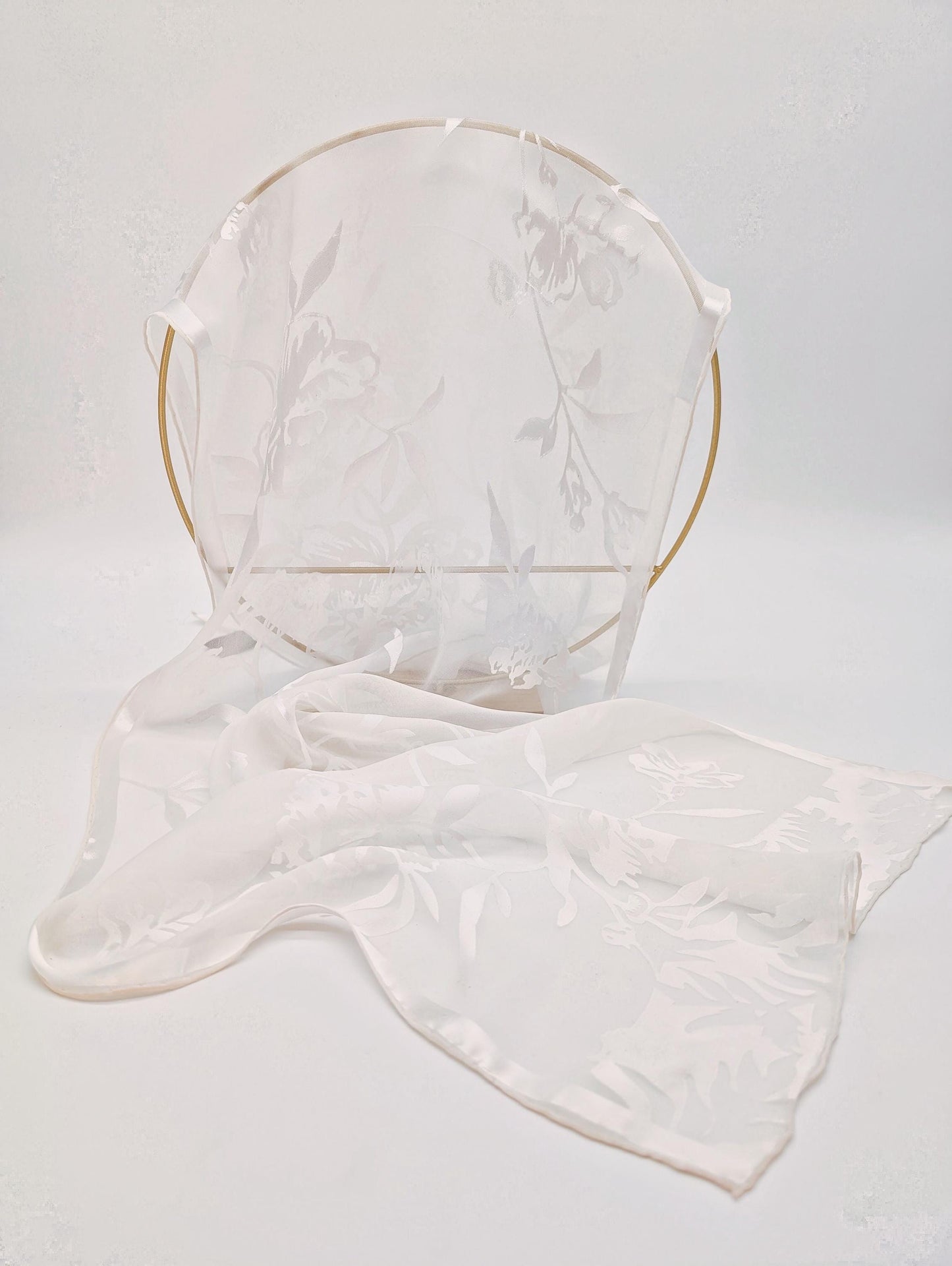 Damen Seidenschal mit eleganten Blumenmuster aus Satin - 155cm x 34cm
