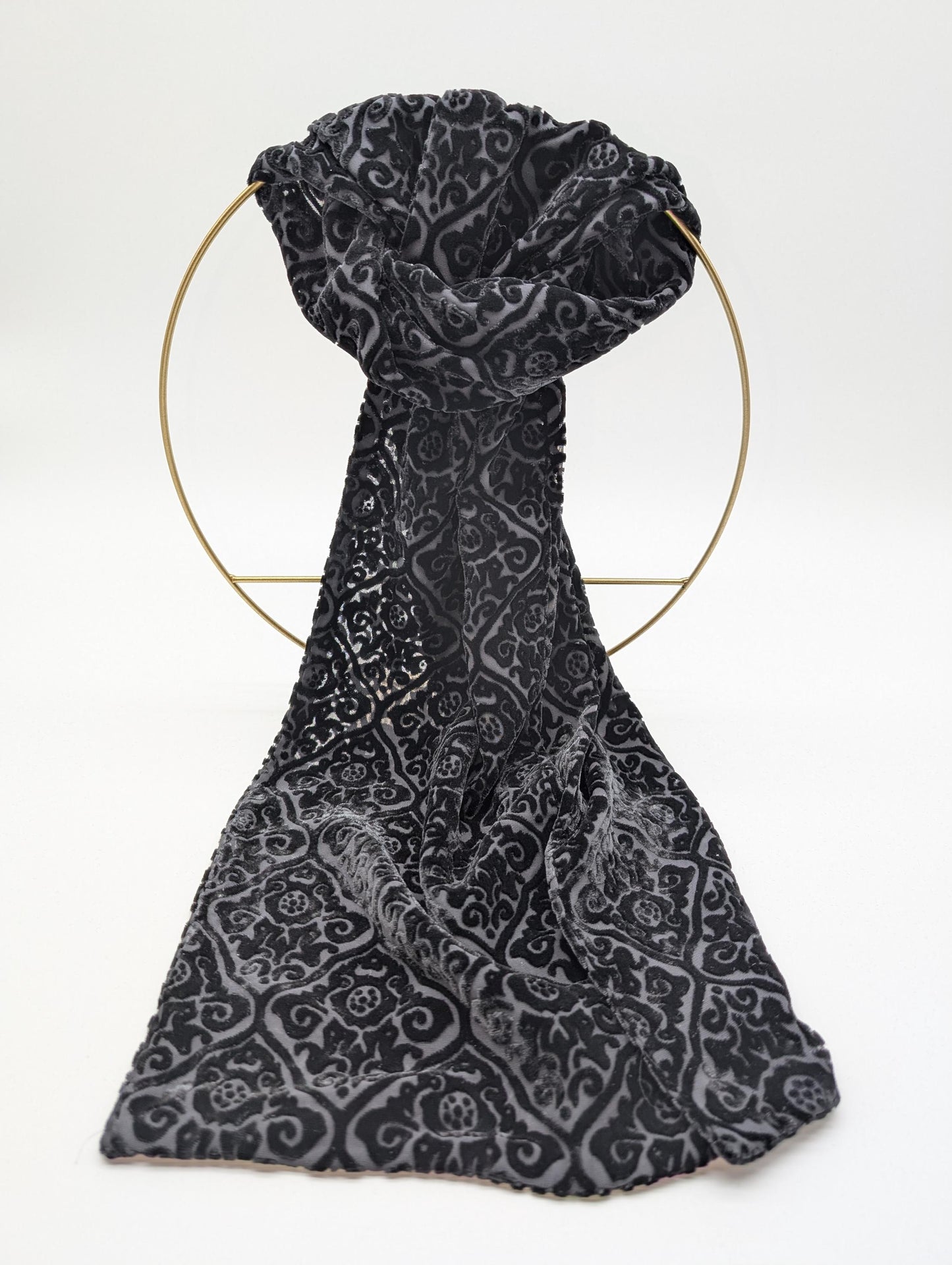 Stilvoller Samtschal Seiden-Chiffon mit Barockornamentmuster aus Samt, Doppelschichtig (144x21 cm)