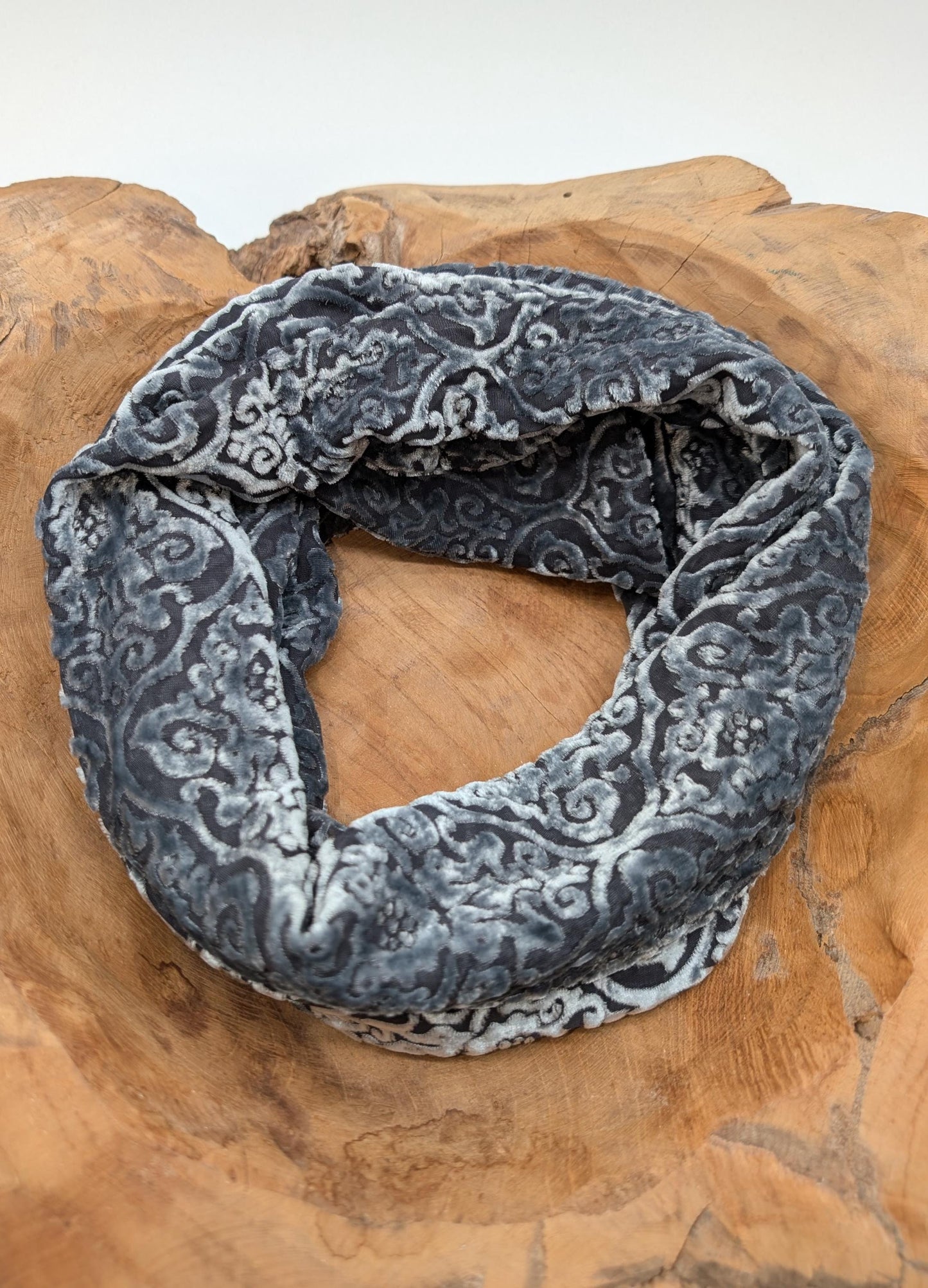 Stilvoller Samtschal Seiden-Chiffon mit Barockornamentmuster aus Samt, Doppelschichtig (144x21 cm)