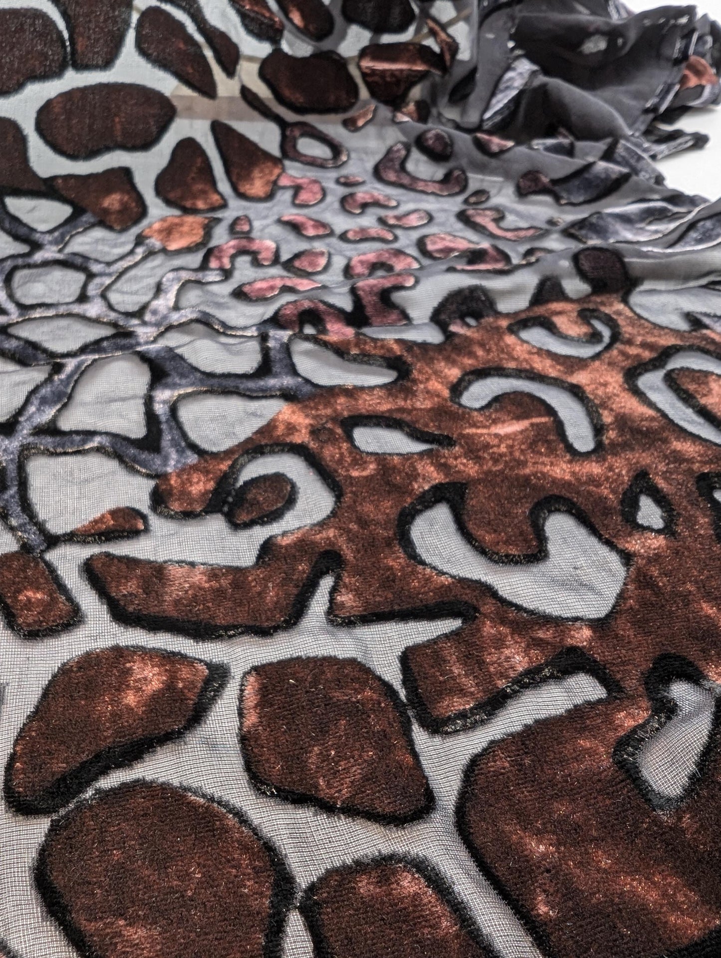 Schöner Schal aus Samt und Seide | Ausbrenner in Leoparden-Muster (149x33 cm)