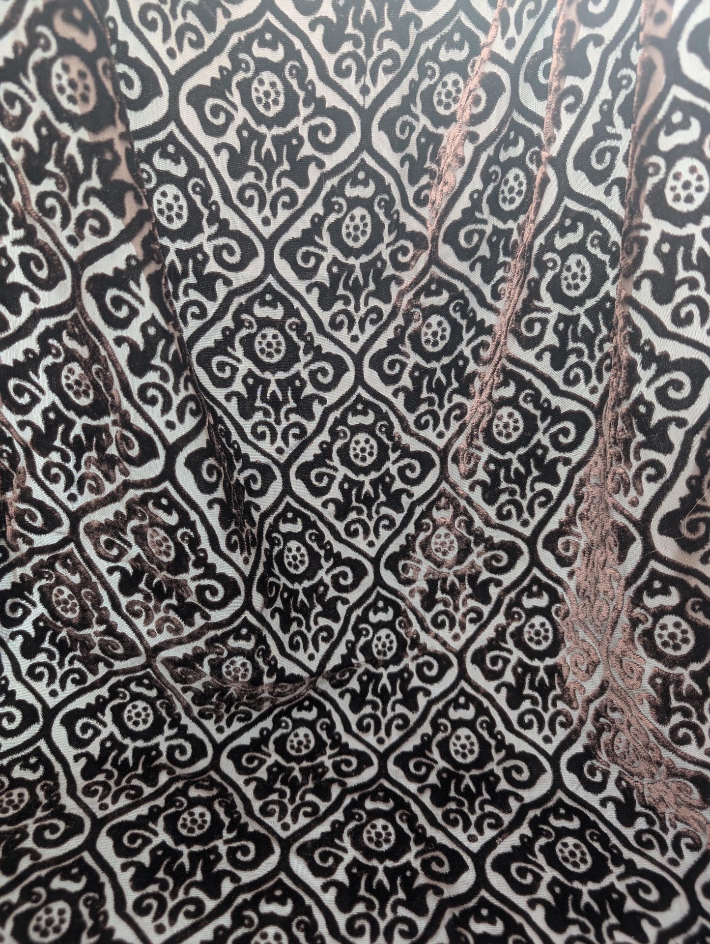 Stilvoller Samtschal Seiden-Chiffon mit Barockornamentmuster aus Samt (144x42 cm)