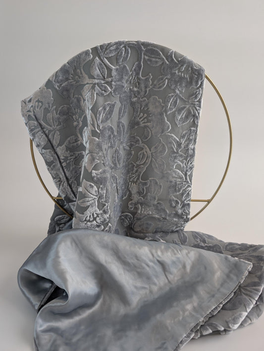 Seidenschal mit floralem Samt-Muster und Satinrückseite, verschiedene Farben, 147cm x 27cm