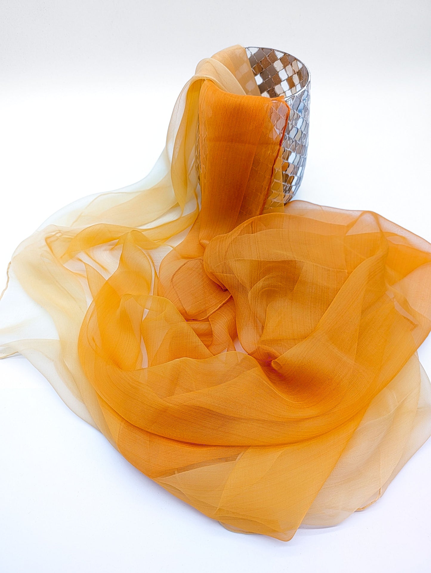 100% Chiffon Seidenschal mit sanften Orangeverlauf