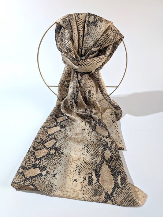 Seidenschal aus 100% Seide mit Schlangenmuster bedruckt