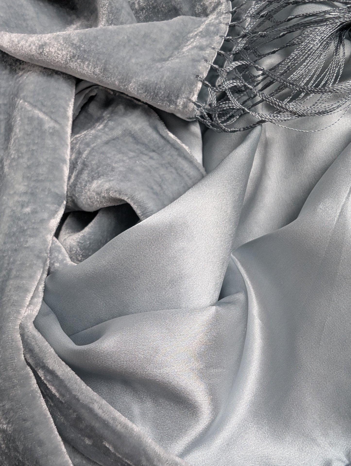 Luxuriöser Samt-Seidenschal – Eleganter Schal aus Seidensatin für Herbst & Winter