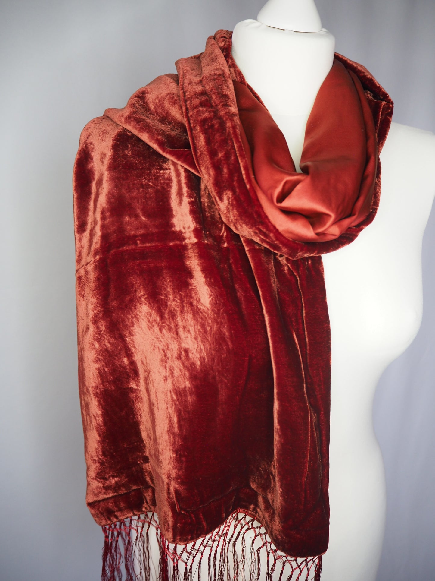 Luxuriöser Samt-Seidenschal – Eleganter Schal aus Seidensatin für Herbst & Winter