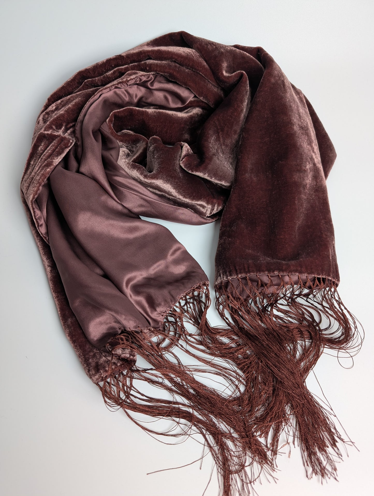 Luxuriöser Samt-Seidenschal – Eleganter Schal aus Seidensatin für Herbst & Winter