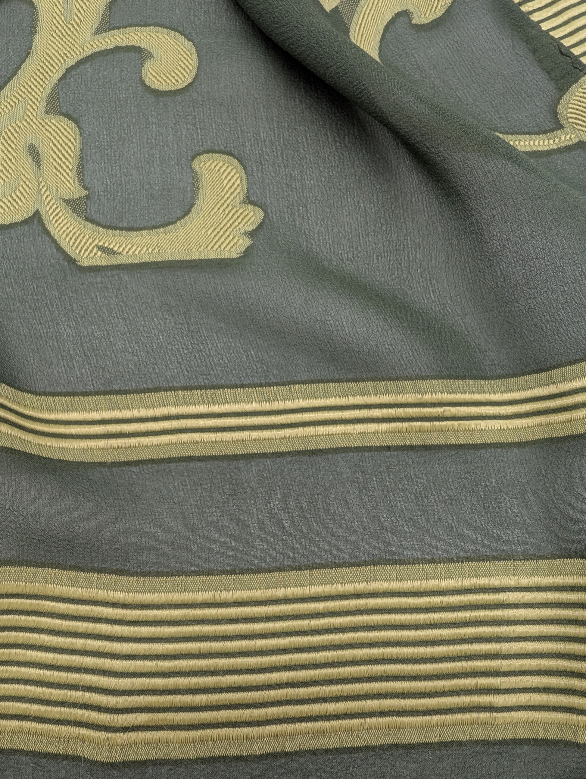 Eleganter grüner Chiffon Viskose-Seidenschal mit gewebtem floralem Barockmuster