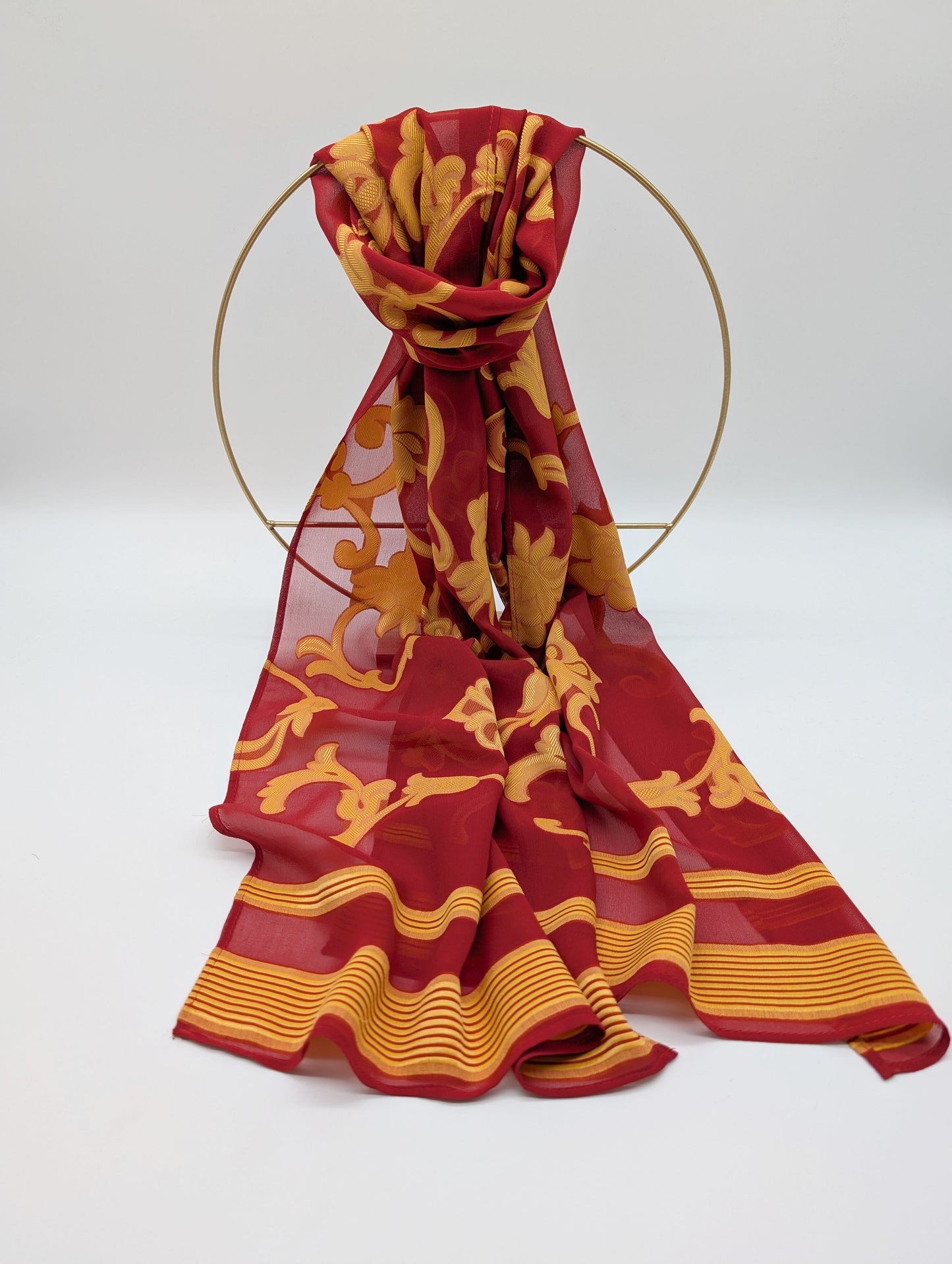 Eleganter roter Chiffon-Viskose-Seidenschal mit orangefarbenem gewebtem floralem Barockmuster