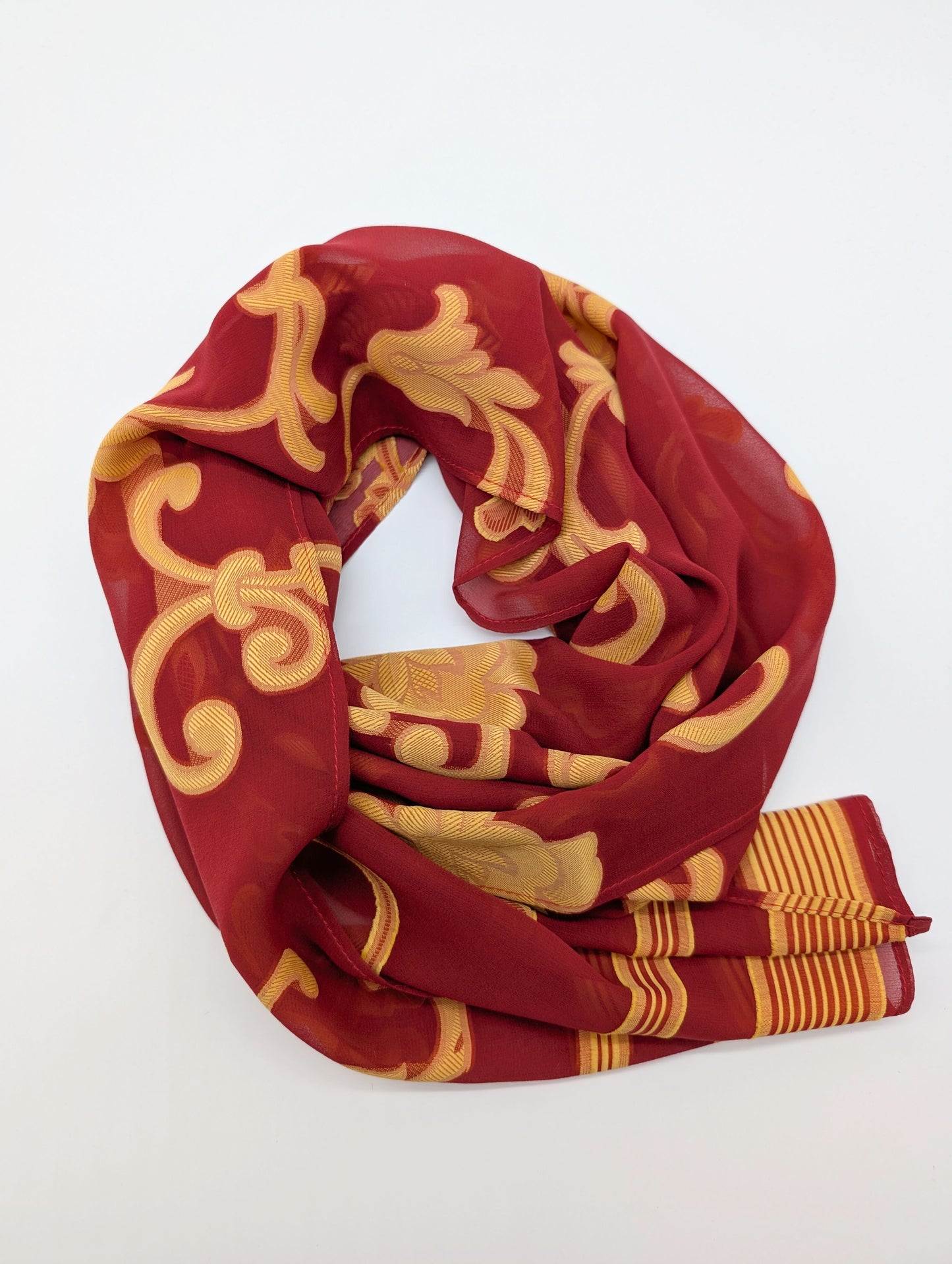 Eleganter roter Chiffon-Viskose-Seidenschal mit orangefarbenem gewebtem floralem Barockmuster
