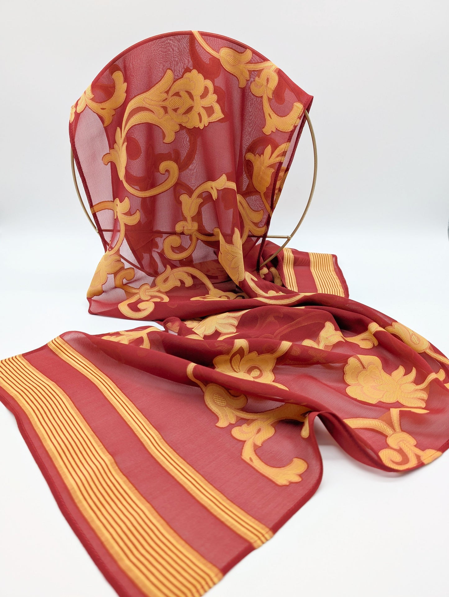Eleganter roter Chiffon-Viskose-Seidenschal mit orangefarbenem gewebtem floralem Barockmuster