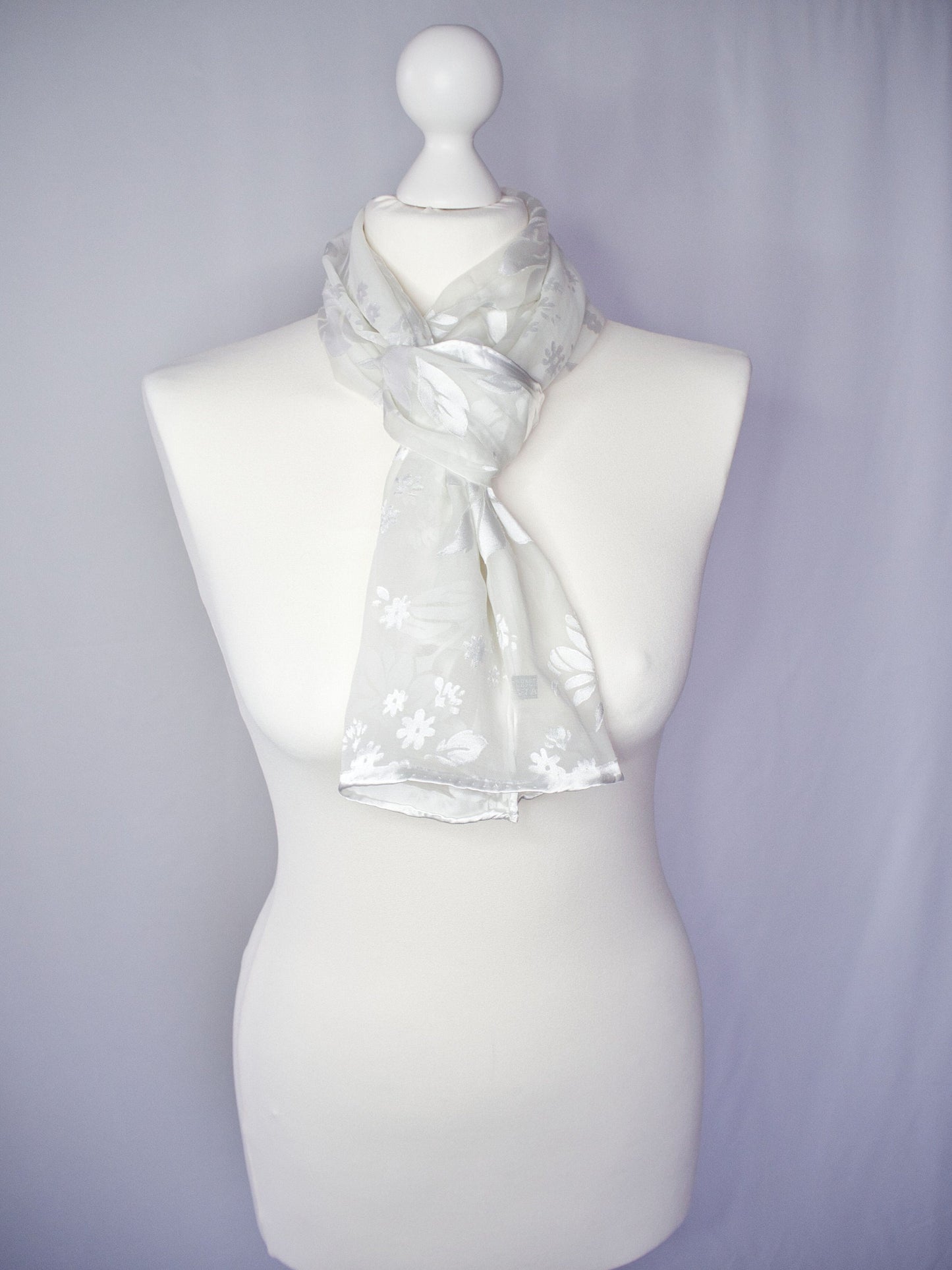 Seidenschal mit Viskose, Blumenausbrenner in verschiedenen Farben, 150cm x 38cm