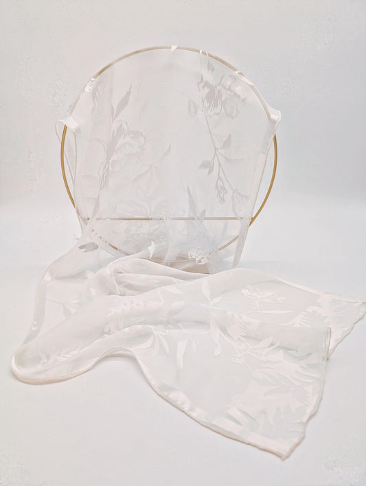 Damen Seidenschal mit eleganten Blumenmuster aus Satin - 155cm x 34cm